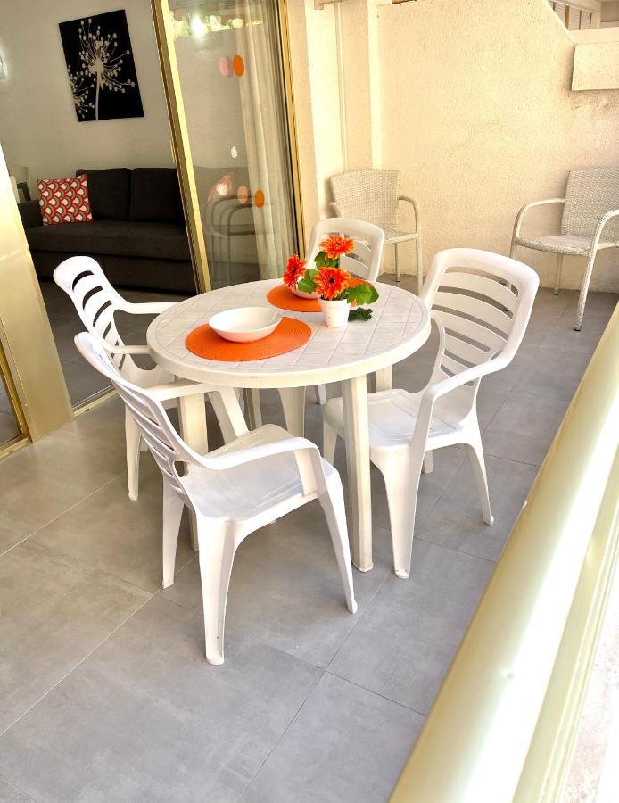 Apartbeach Novelty Climatizado Y Vistas Playa سالو المظهر الخارجي الصورة
