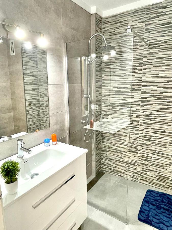 Apartbeach Novelty Climatizado Y Vistas Playa سالو المظهر الخارجي الصورة